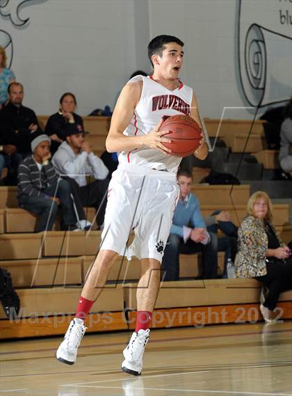 Thumbnail 1 in Bellevue vs. Antelope (MaxPreps Holiday Classic) photogallery.
