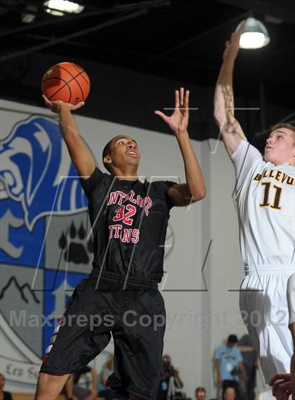 Thumbnail 3 in Bellevue vs. Antelope (MaxPreps Holiday Classic) photogallery.