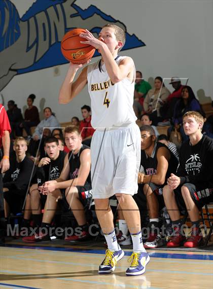 Thumbnail 3 in Bellevue vs. Antelope (MaxPreps Holiday Classic) photogallery.