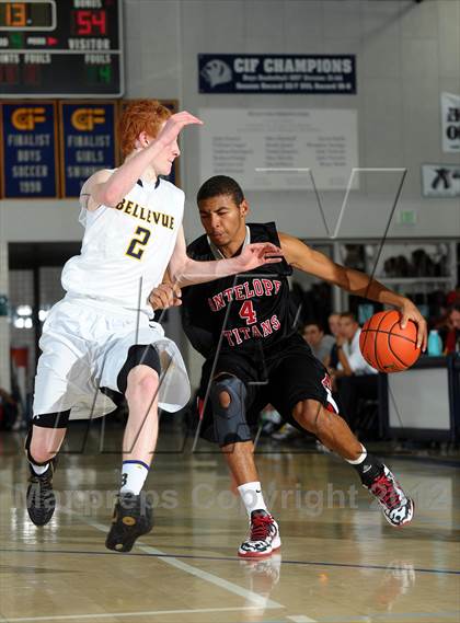 Thumbnail 3 in Bellevue vs. Antelope (MaxPreps Holiday Classic) photogallery.
