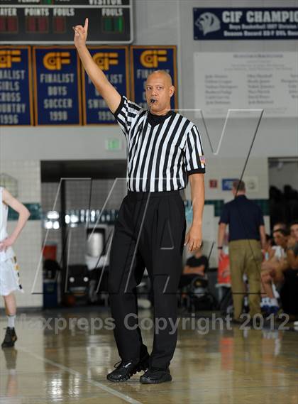 Thumbnail 1 in Bellevue vs. Antelope (MaxPreps Holiday Classic) photogallery.