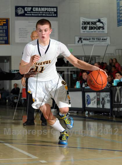 Thumbnail 1 in Bellevue vs. Antelope (MaxPreps Holiday Classic) photogallery.