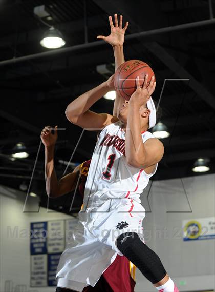 Thumbnail 2 in Bellevue vs. Antelope (MaxPreps Holiday Classic) photogallery.