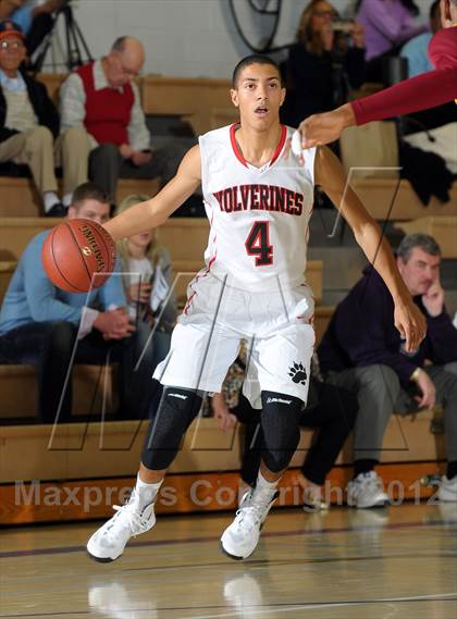 Thumbnail 2 in Bellevue vs. Antelope (MaxPreps Holiday Classic) photogallery.
