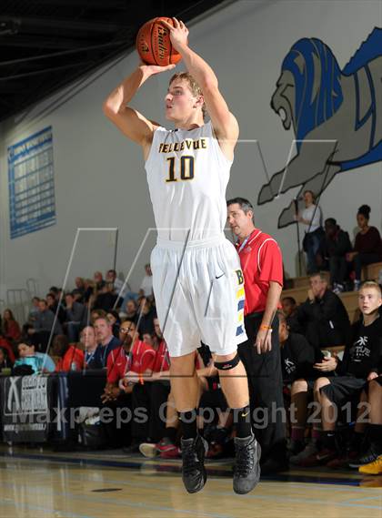 Thumbnail 3 in Bellevue vs. Antelope (MaxPreps Holiday Classic) photogallery.