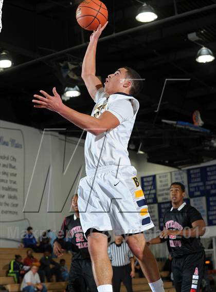 Thumbnail 3 in Bellevue vs. Antelope (MaxPreps Holiday Classic) photogallery.