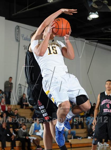 Thumbnail 3 in Bellevue vs. Antelope (MaxPreps Holiday Classic) photogallery.