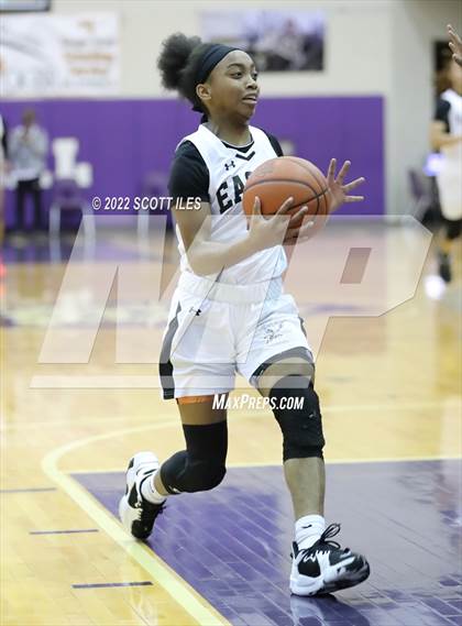 Thumbnail 2 in Example Academy vs Purcell Marian (OGBR Classic in the City) photogallery.