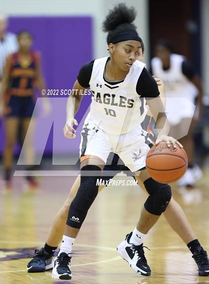 Thumbnail 2 in Example Academy vs Purcell Marian (OGBR Classic in the City) photogallery.