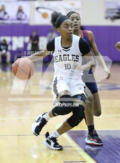 Thumbnail 2 in Example Academy vs Purcell Marian (OGBR Classic in the City) photogallery.