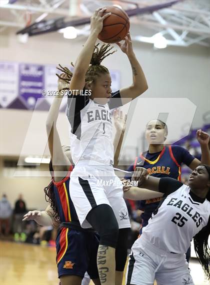 Thumbnail 3 in Example Academy vs Purcell Marian (OGBR Classic in the City) photogallery.