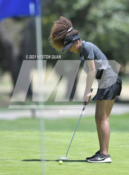 Thumbnail 3 in CIF-SS Girls D1 Team Golf Finals 1/2 photogallery.