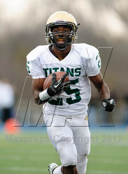 Thumbnail 3 in Boylan vs. Lake Zurich (IHSA 7A Quarterfinal) photogallery.