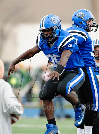 Thumbnail 3 in Boylan vs. Lake Zurich (IHSA 7A Quarterfinal) photogallery.