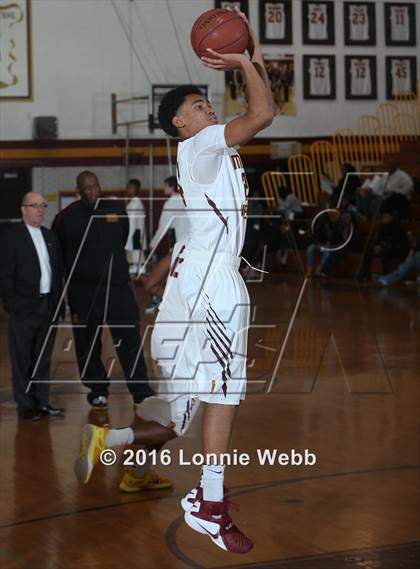 Thumbnail 3 in Clarkstown South vs Mt. Vernon (Section 1 Quarter Final) photogallery.