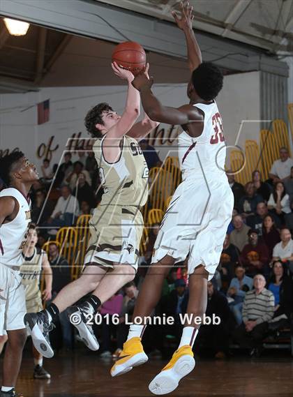 Thumbnail 3 in Clarkstown South vs Mt. Vernon (Section 1 Quarter Final) photogallery.