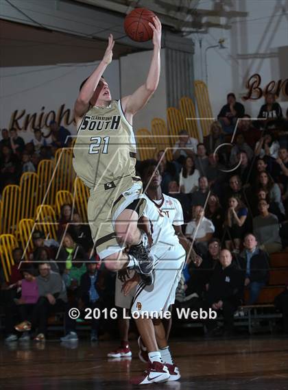 Thumbnail 1 in Clarkstown South vs Mt. Vernon (Section 1 Quarter Final) photogallery.