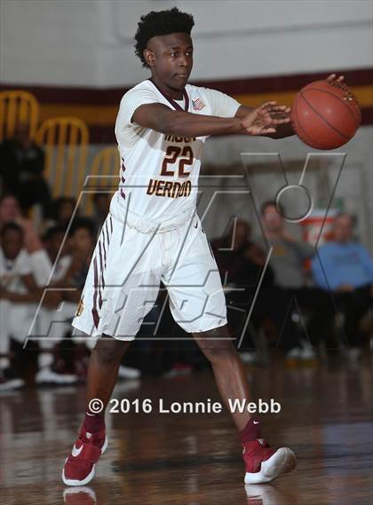 Thumbnail 2 in Clarkstown South vs Mt. Vernon (Section 1 Quarter Final) photogallery.