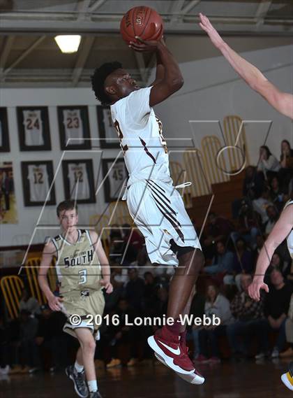 Thumbnail 3 in Clarkstown South vs Mt. Vernon (Section 1 Quarter Final) photogallery.