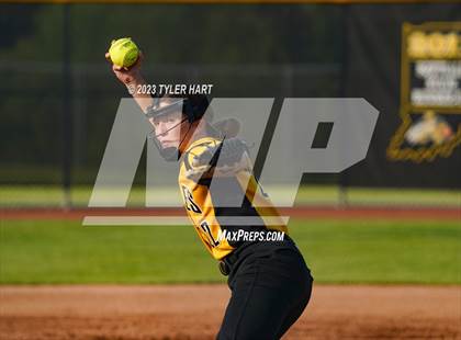 Thumbnail 1 in Decatur Central vs. Avon (IHSAA 4A Sectional #12 Semi-Final) photogallery.