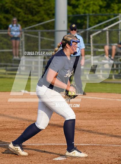 Thumbnail 1 in Decatur Central vs. Avon (IHSAA 4A Sectional #12 Semi-Final) photogallery.
