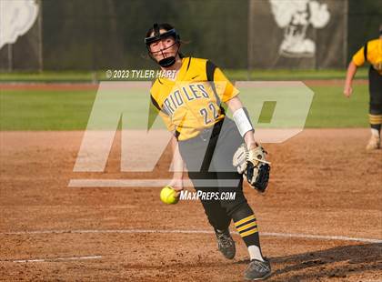 Thumbnail 2 in Decatur Central vs. Avon (IHSAA 4A Sectional #12 Semi-Final) photogallery.