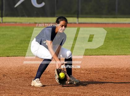 Thumbnail 3 in Decatur Central vs. Avon (IHSAA 4A Sectional #12 Semi-Final) photogallery.