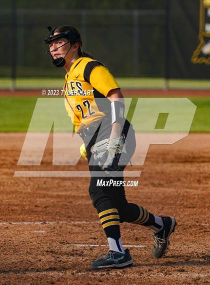Thumbnail 2 in Decatur Central vs. Avon (IHSAA 4A Sectional #12 Semi-Final) photogallery.