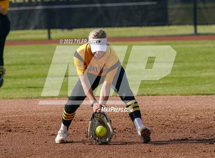 Thumbnail 3 in Decatur Central vs. Avon (IHSAA 4A Sectional #12 Semi-Final) photogallery.