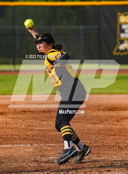 Thumbnail 1 in Decatur Central vs. Avon (IHSAA 4A Sectional #12 Semi-Final) photogallery.
