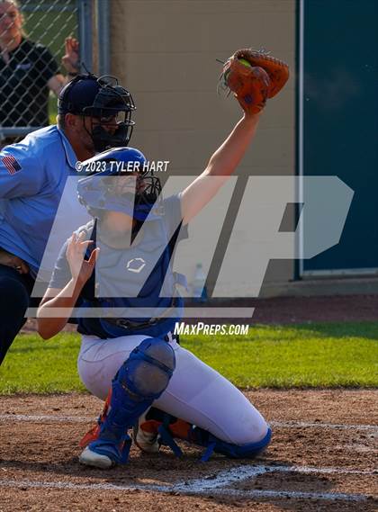 Thumbnail 2 in Decatur Central vs. Avon (IHSAA 4A Sectional #12 Semi-Final) photogallery.