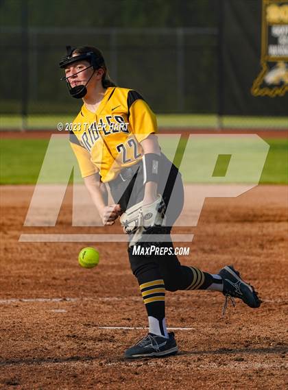 Thumbnail 3 in Decatur Central vs. Avon (IHSAA 4A Sectional #12 Semi-Final) photogallery.