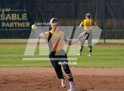 Thumbnail 2 in Decatur Central vs. Avon (IHSAA 4A Sectional #12 Semi-Final) photogallery.