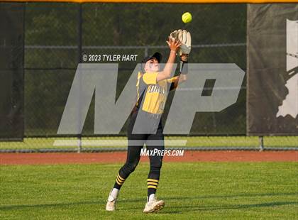 Thumbnail 2 in Decatur Central vs. Avon (IHSAA 4A Sectional #12 Semi-Final) photogallery.