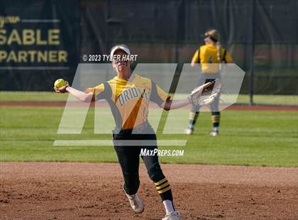 Thumbnail 1 in Decatur Central vs. Avon (IHSAA 4A Sectional #12 Semi-Final) photogallery.
