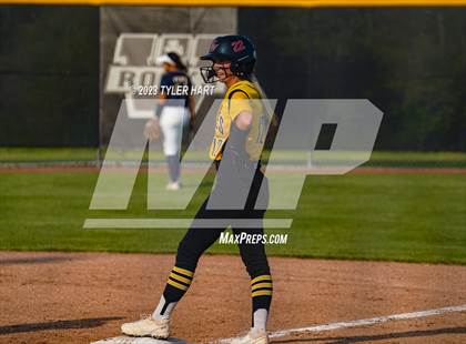 Thumbnail 2 in Decatur Central vs. Avon (IHSAA 4A Sectional #12 Semi-Final) photogallery.