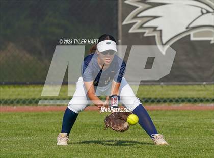 Thumbnail 2 in Decatur Central vs. Avon (IHSAA 4A Sectional #12 Semi-Final) photogallery.