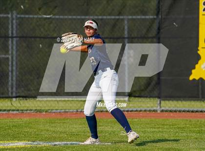 Thumbnail 1 in Decatur Central vs. Avon (IHSAA 4A Sectional #12 Semi-Final) photogallery.