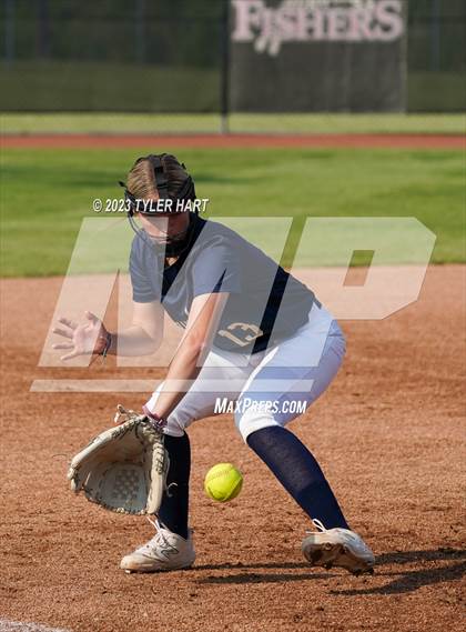 Thumbnail 3 in Decatur Central vs. Avon (IHSAA 4A Sectional #12 Semi-Final) photogallery.
