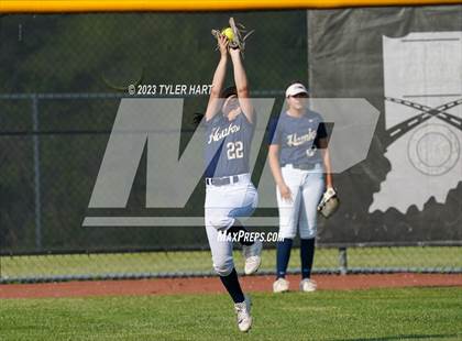 Thumbnail 2 in Decatur Central vs. Avon (IHSAA 4A Sectional #12 Semi-Final) photogallery.