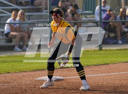 Thumbnail 2 in Decatur Central vs. Avon (IHSAA 4A Sectional #12 Semi-Final) photogallery.