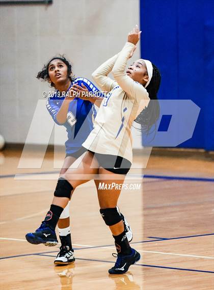 Thumbnail 1 in Cinco Ranch vs. Fort Bend Elkins photogallery.