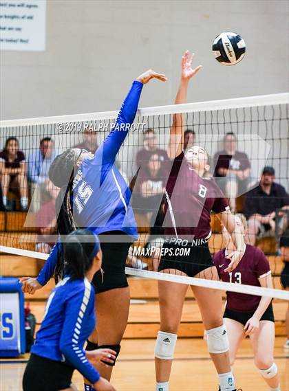 Thumbnail 3 in Cinco Ranch vs. Fort Bend Elkins photogallery.