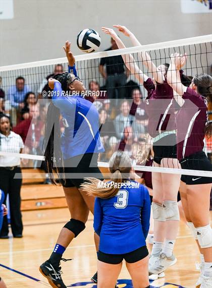 Thumbnail 2 in Cinco Ranch vs. Fort Bend Elkins photogallery.