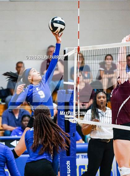 Thumbnail 1 in Cinco Ranch vs. Fort Bend Elkins photogallery.