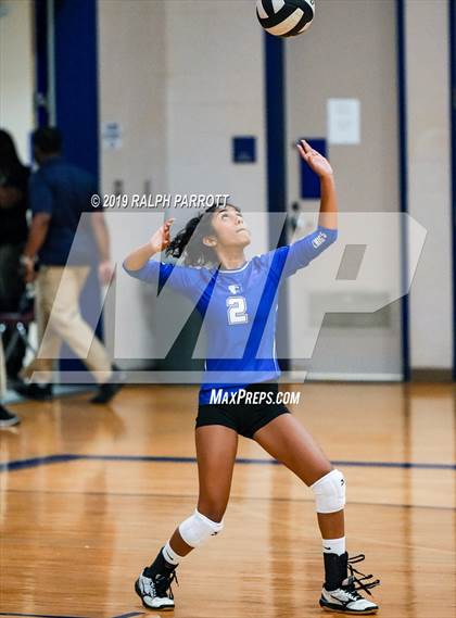 Thumbnail 2 in Cinco Ranch vs. Fort Bend Elkins photogallery.