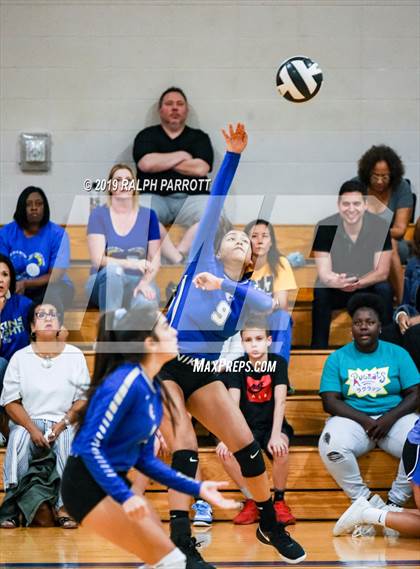 Thumbnail 1 in Cinco Ranch vs. Fort Bend Elkins photogallery.