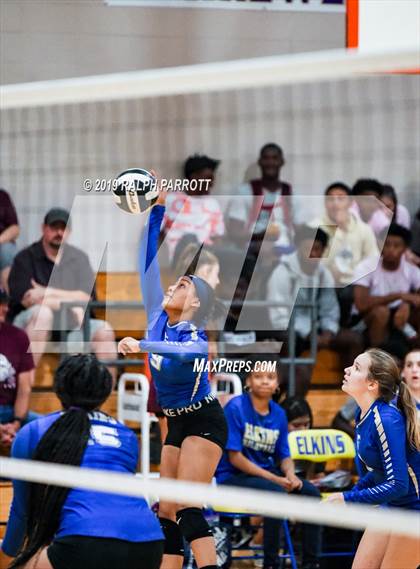 Thumbnail 2 in Cinco Ranch vs. Fort Bend Elkins photogallery.