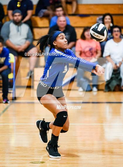 Thumbnail 2 in Cinco Ranch vs. Fort Bend Elkins photogallery.