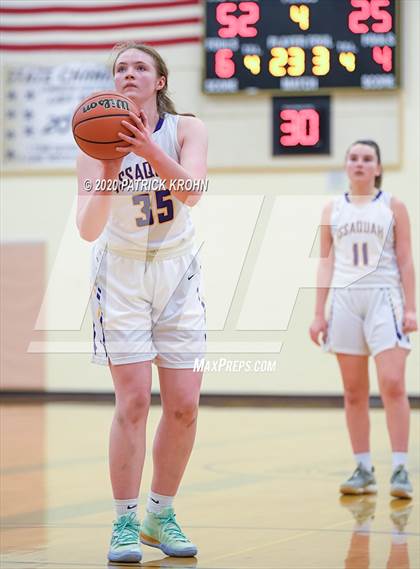 Thumbnail 3 in Issaquah vs. Newport - Bellevue photogallery.